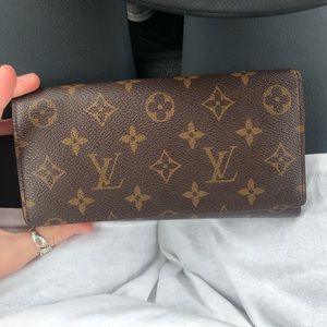 LOUIS VUITTON WALLET